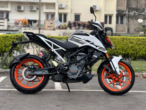 KTM duke200 2022
