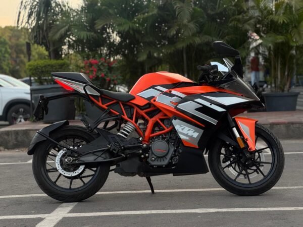 KTM RC200 2021
