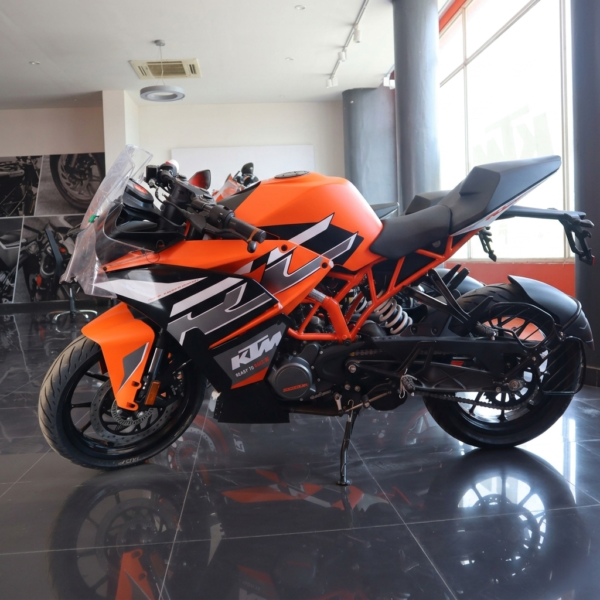 KTM RC200 2021