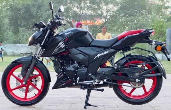 TVS Apache 160 4V 2025