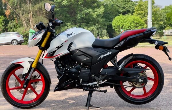 TVS Apache RTR 4V 2026