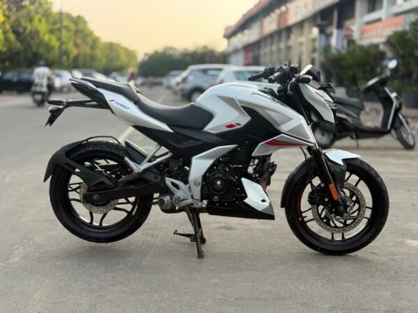 Bajaj Pulsar N160 2024