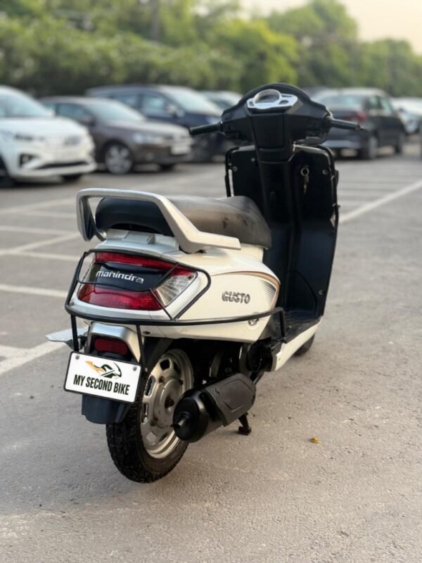 Mahindra Gusto 2016