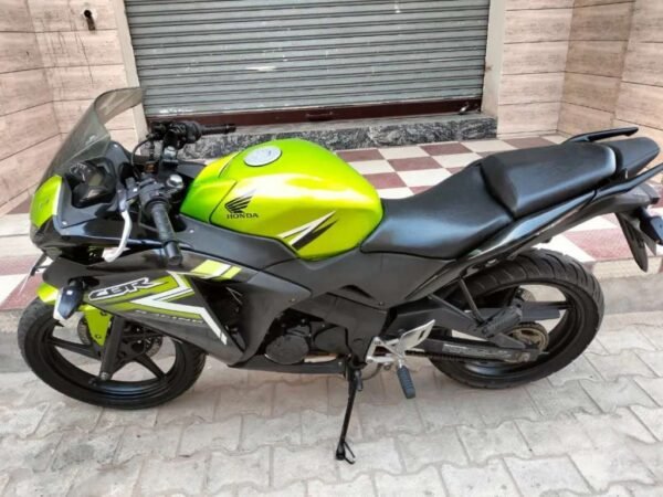 Honda CBR150 R 2016
