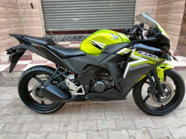Honda CBR150 R 2016