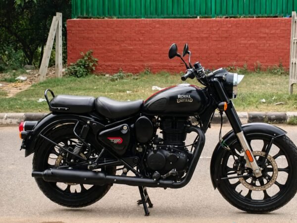 Royal Enfield Classic Stealth Black 2024