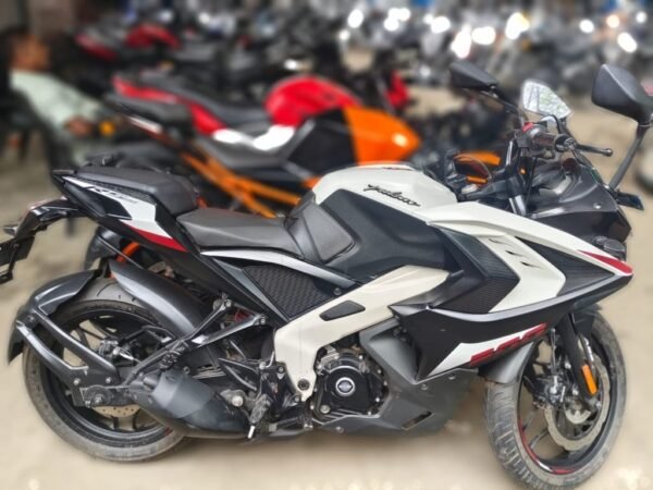 Bajaj Pulsar RS200 2024
