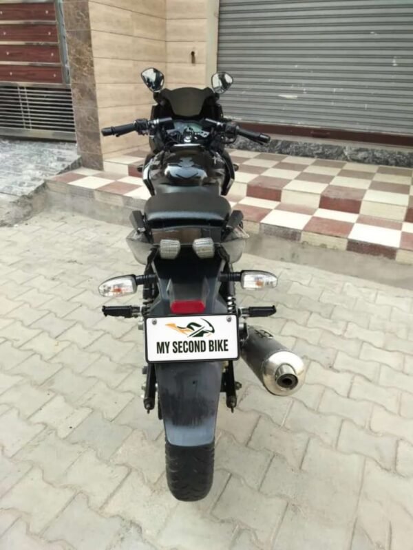 Bajaj Pulsar 220 F 2016