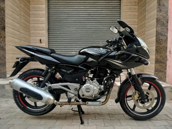 Bajaj Pulsar 220 F 2016