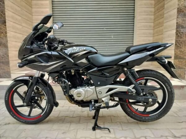 Bajaj Pulsar 220 F 2016