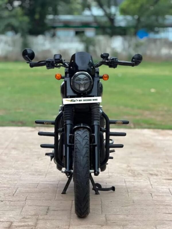 Yezdi Roadster 2022