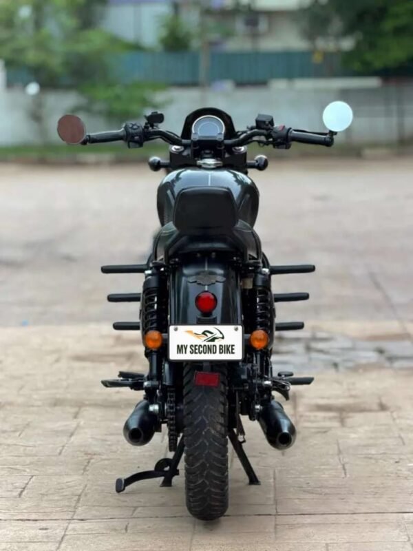 Yezdi Roadster 2022
