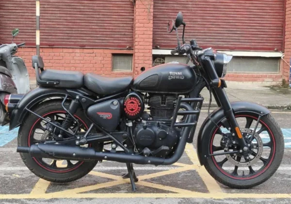 Royal Enfield Classic 350 Dark Series 2023